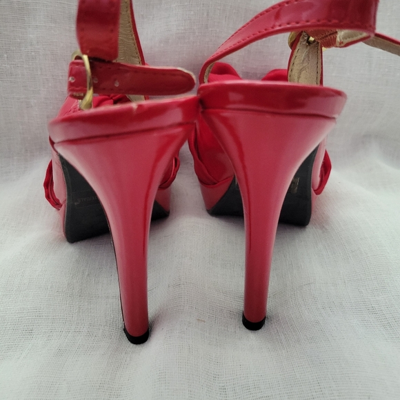Adorable red platform heels - Picture 3 of 5